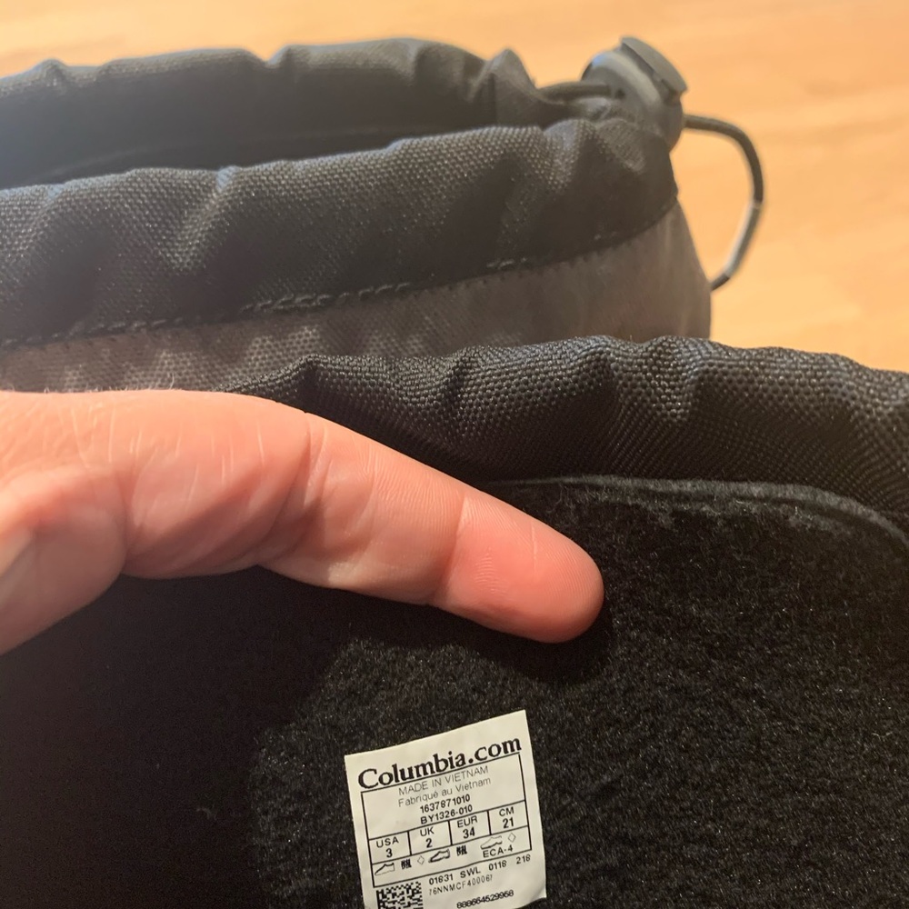 Boys Columbia boots size 3